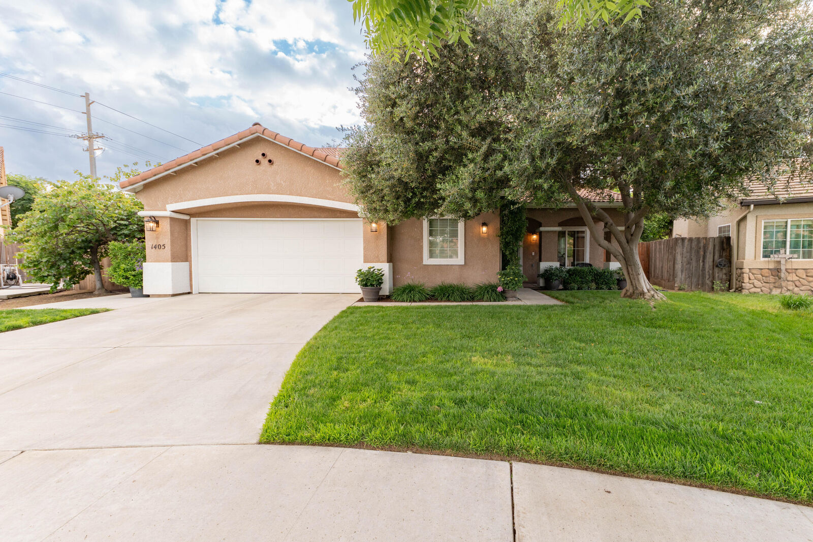 Property Photo:  1405 Cortese Street  CA 93274 
