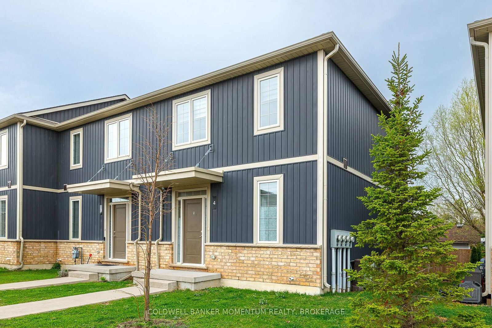 Property Photo: 18 Corbin Street 4 ON L2P 0E8