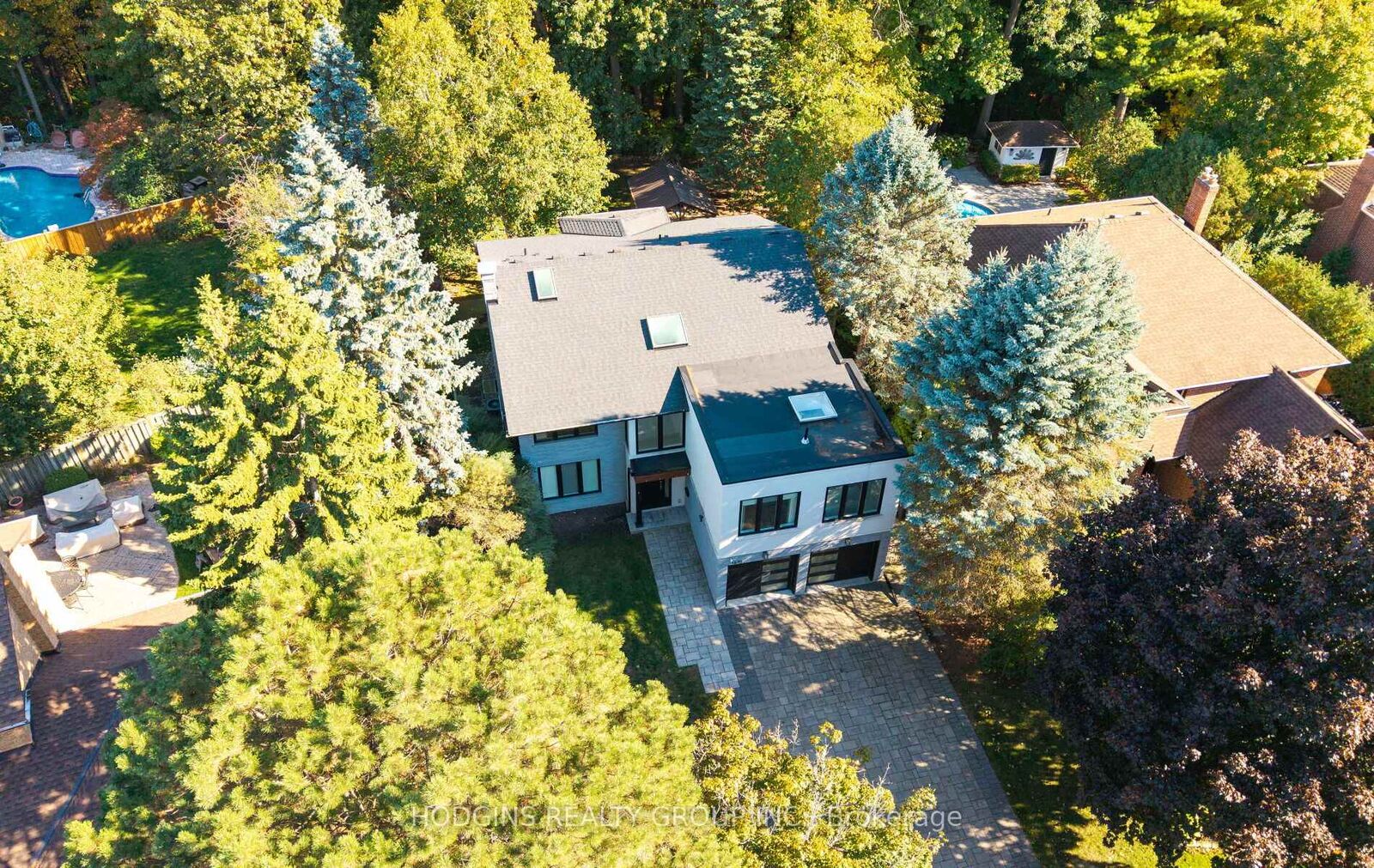 Property Photo: 1670 Caverly Court ON L5L 3L7