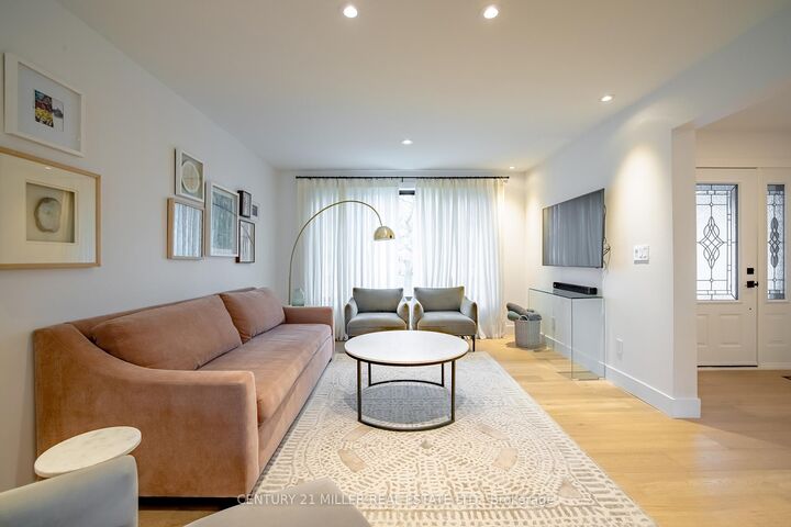 Photo de la propriété:  2433 Trevor Drive  ON L6L 5C4 