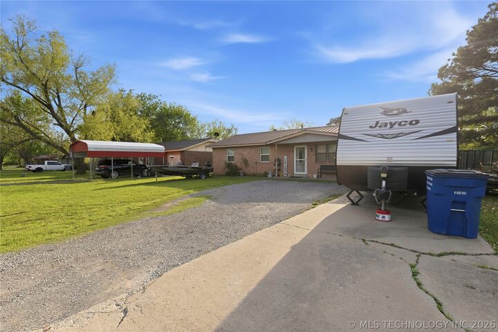 Property Photo:  902 S Lincoln Ave Avenue  OK 74467 