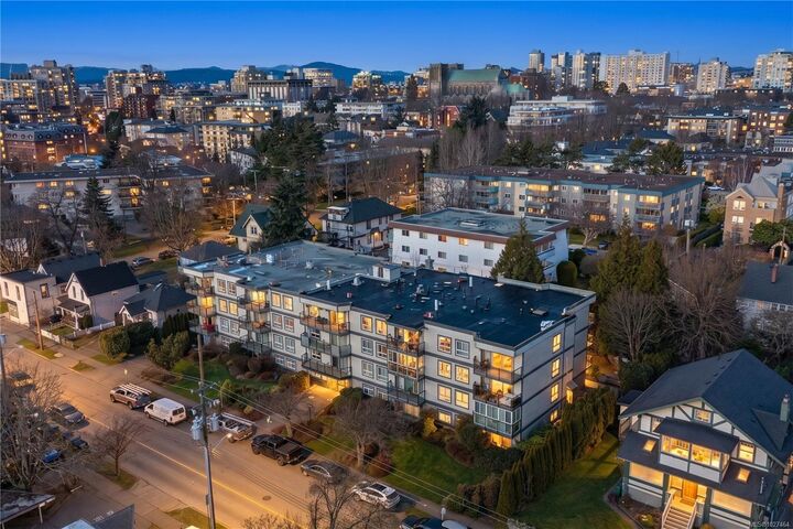 Property Photo:  1024 Fairfield Rd 301  BC V8V 3A7 