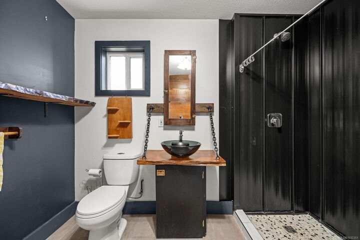 Property Photo:  885 Lanqvist Rd  BC V0N 2R0 