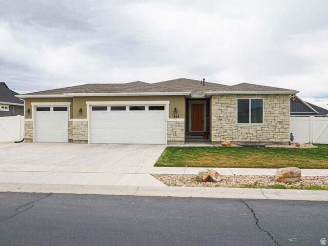 868 E Cliffrose Dr