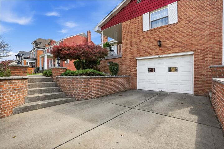 Property Photo:  1618 Ridge Ave  PA 15108 