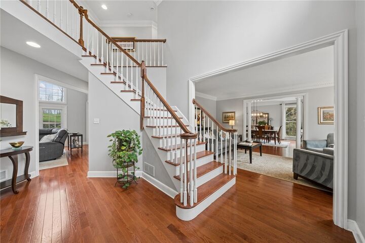 Property Photo:  204 Laurel Oak Dr  PA 15143 