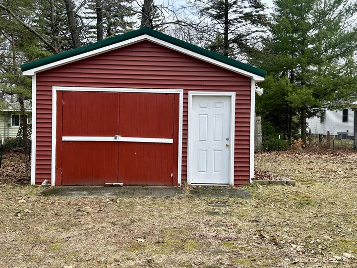 Property Photo:  130 Edgewood Drive  MI 48651 
