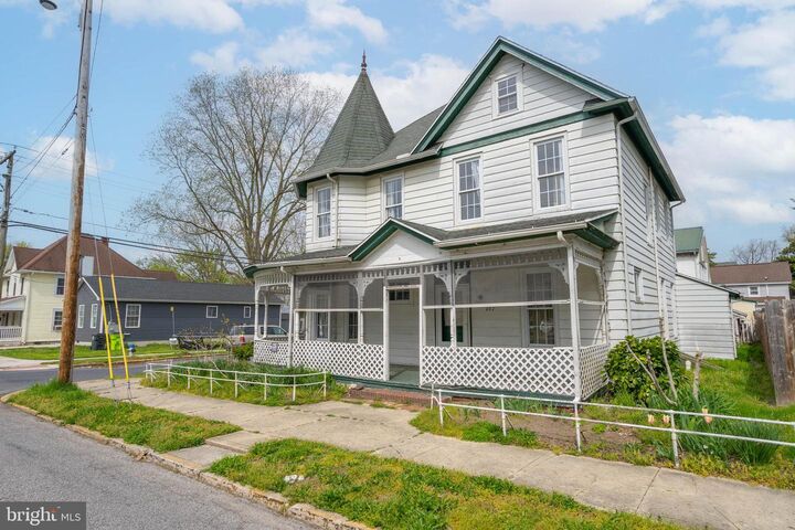 Property Photo:  402 E Poplar Street  DE 19973 