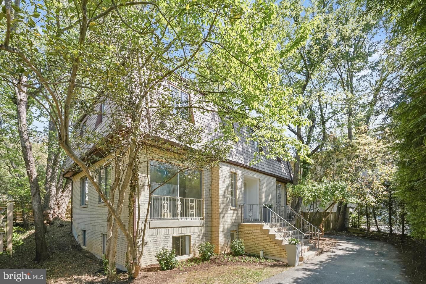 Property Photo:  5026 Cathedral Avenue NW  DC 20016 