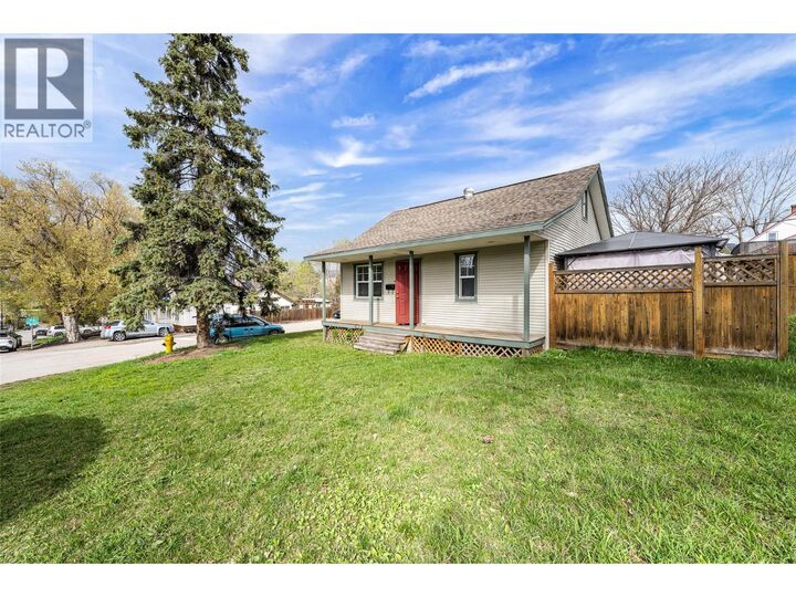 1915 33 Street — photo 1