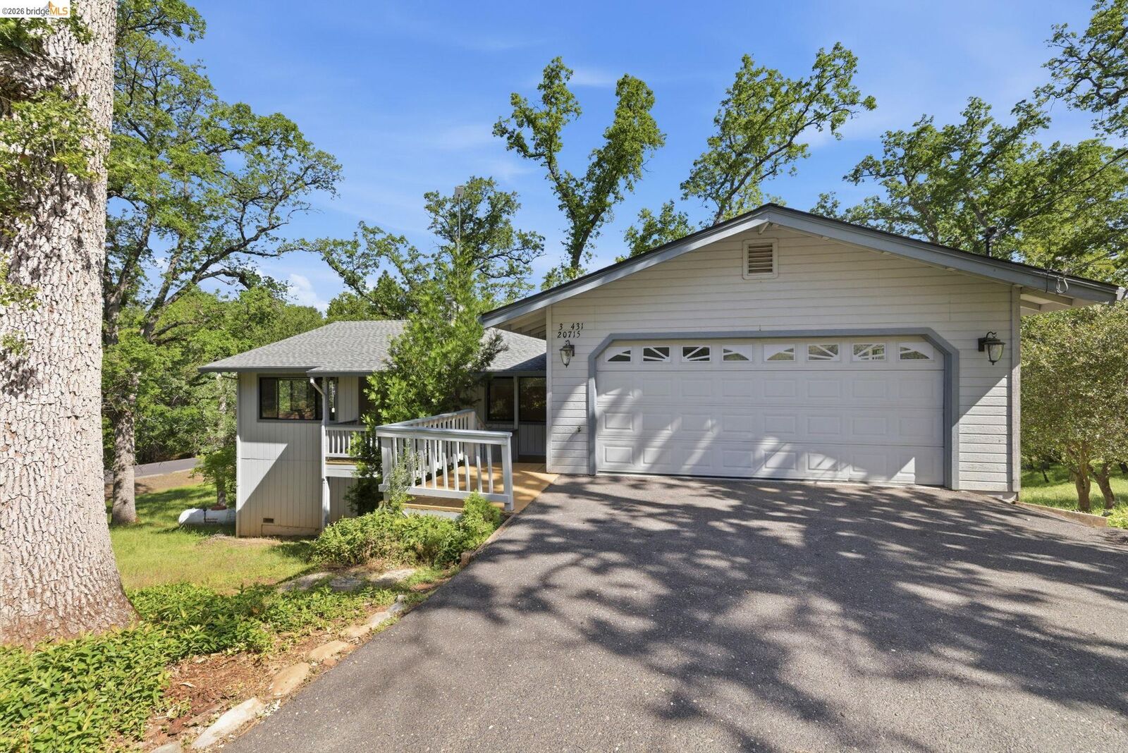 Property Photo:  20715 Rising Hill Cir  CA 95321 