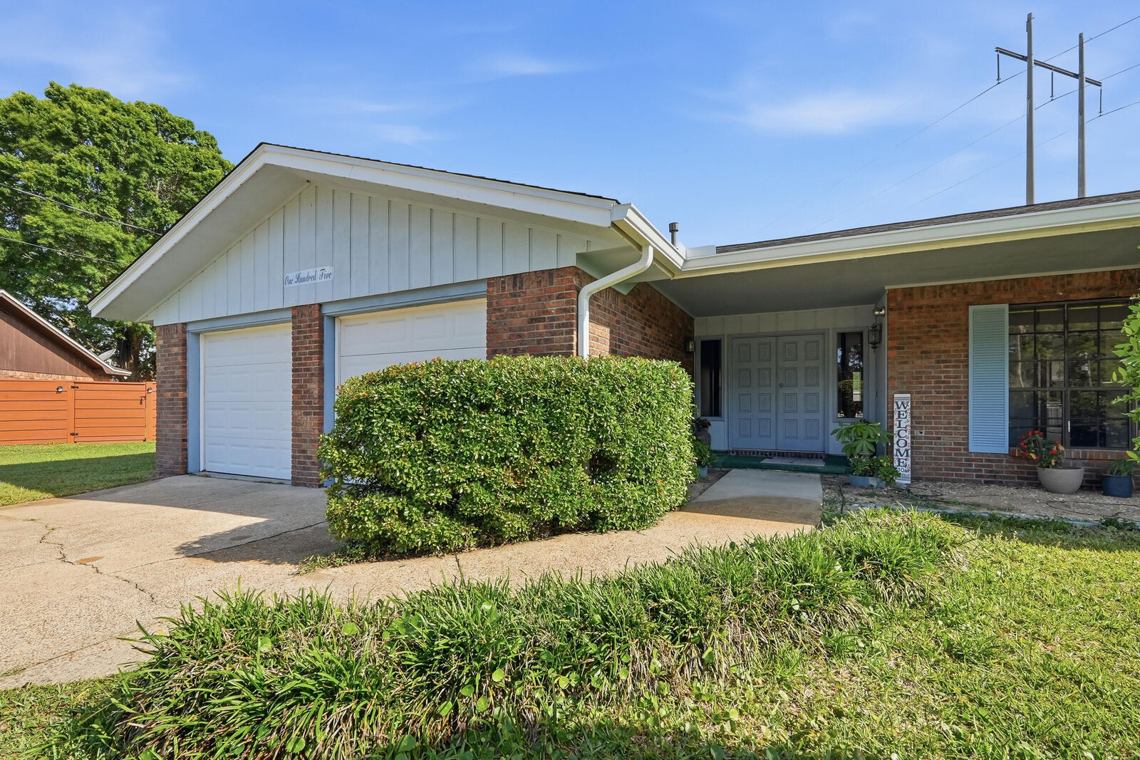 Property Photo:  105 Tanglewood Court  FL 32547 