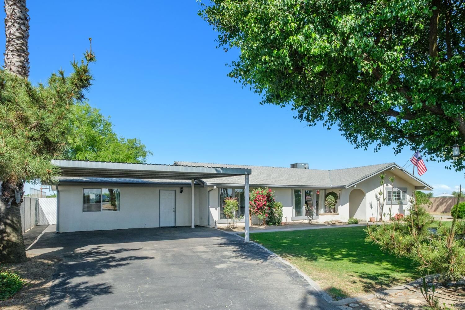 Property Photo:  8519 S Orange Avenue  CA 93725 