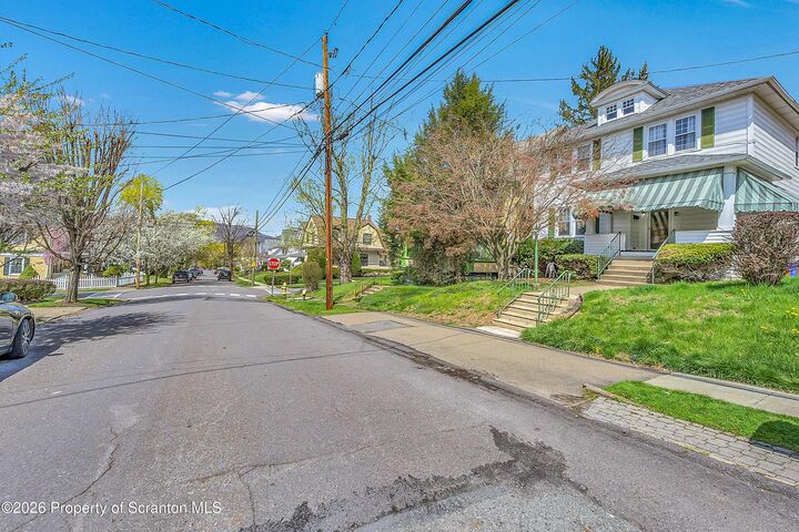 Property Photo:  903 Richmont Street  PA 18509 
