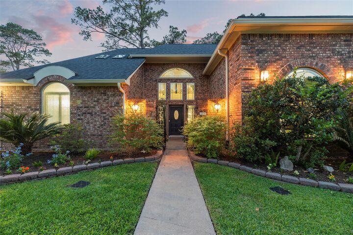 Property Photo:  2933 E Elm Circle  TX 77493 