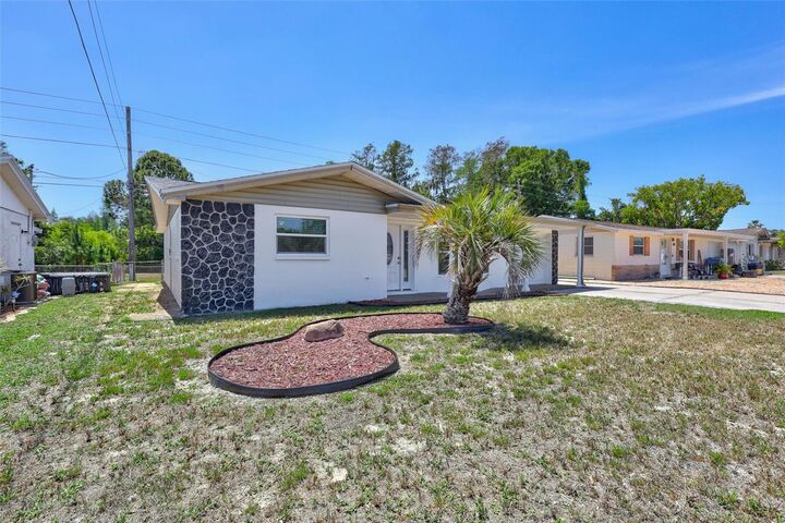 Property Photo:  3816 Beacon Square Drive  FL 34691 