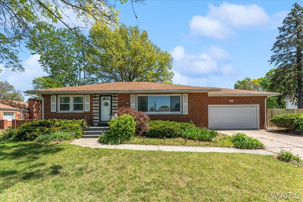 Property Photo: 4028 Maryville Road IL 62040