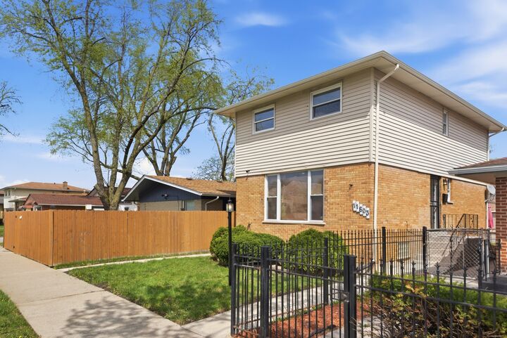 Property Photo:  11603 S Loomis Street  IL 60643 