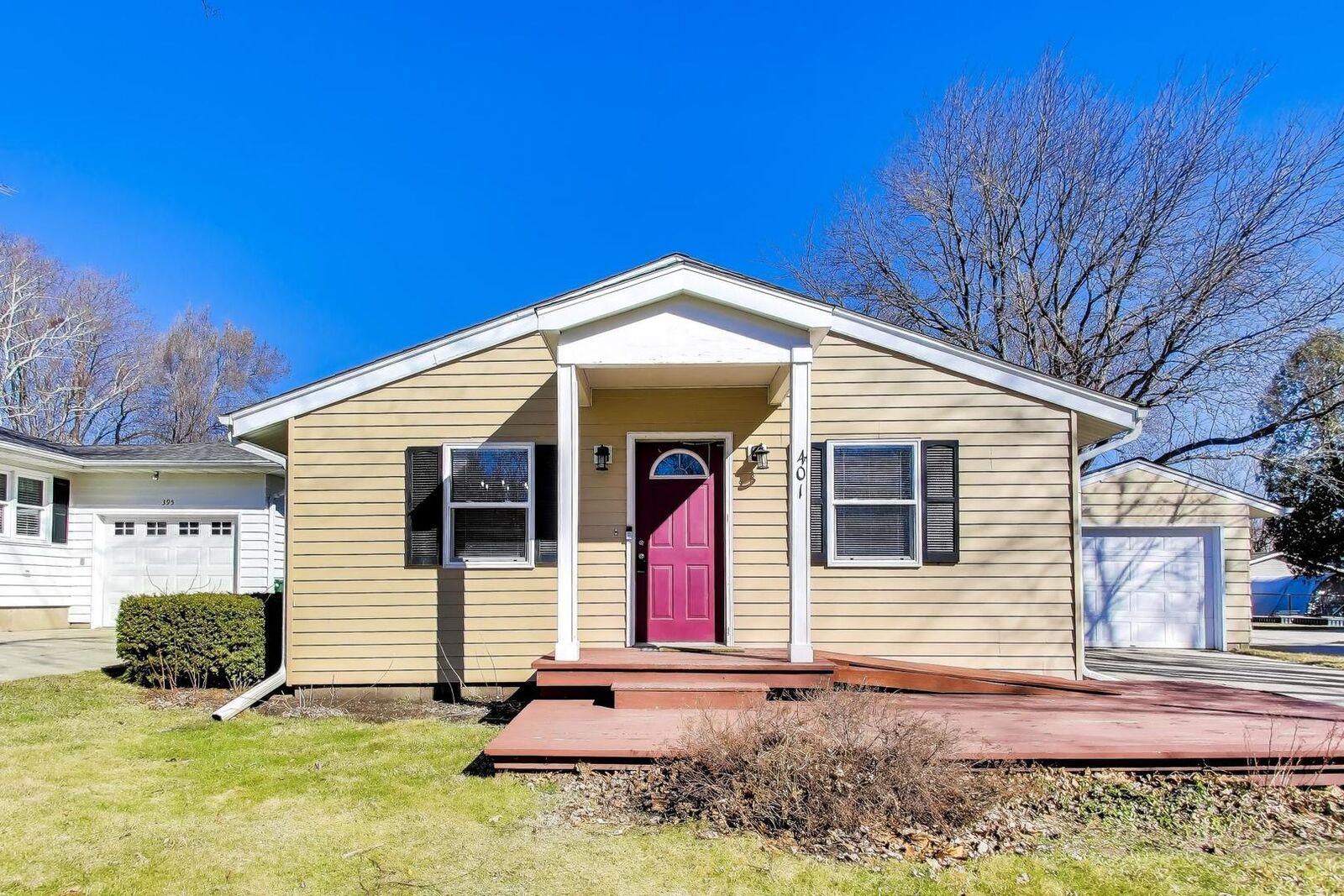 Property Photo:  401 E Lincoln Street  IL 60178 