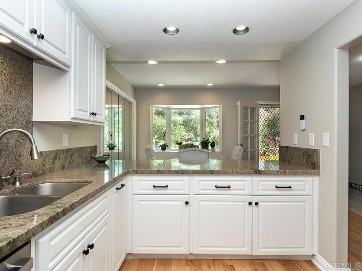 Property Photo: 1718 Tecalote 5 CA 92028
