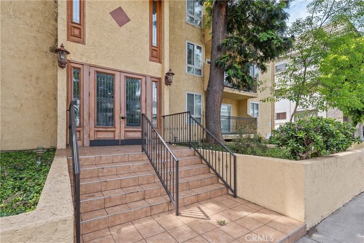 Property Photo:  5257 Radford Ave 101  CA 91607 
