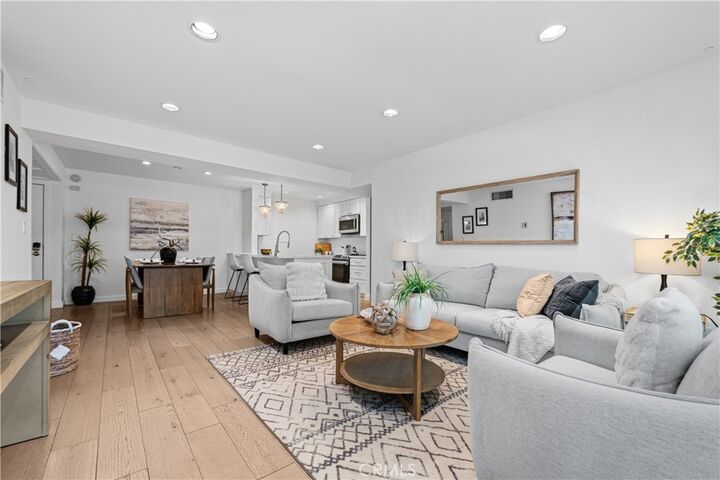 Property Photo: 5257 Radford Ave 101 CA 91607