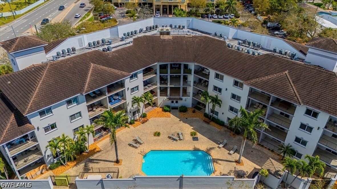 Property Photo:  1100 Pine Ridge Rd 204B  FL 34103 