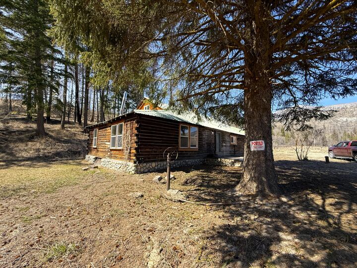 Property Photo:  331 Bonaparte Lake Rd  WA 98855 