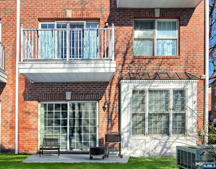 Property Photo:  137 Abbie Court  NJ 07093 