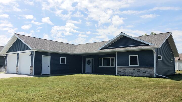 Property Photo:  1005 8th Avenue NE  MN 56573 