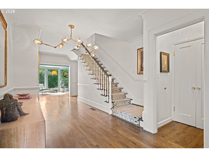 Property Photo:  4192 SW Greenleaf Dr  OR 97221 