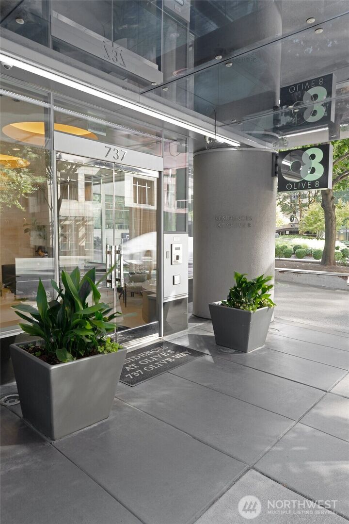 Property Photo:  737  Olive Way 2908  WA 98101 