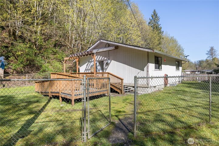Property Photo:  732 S Alder Lane  WA 98362 