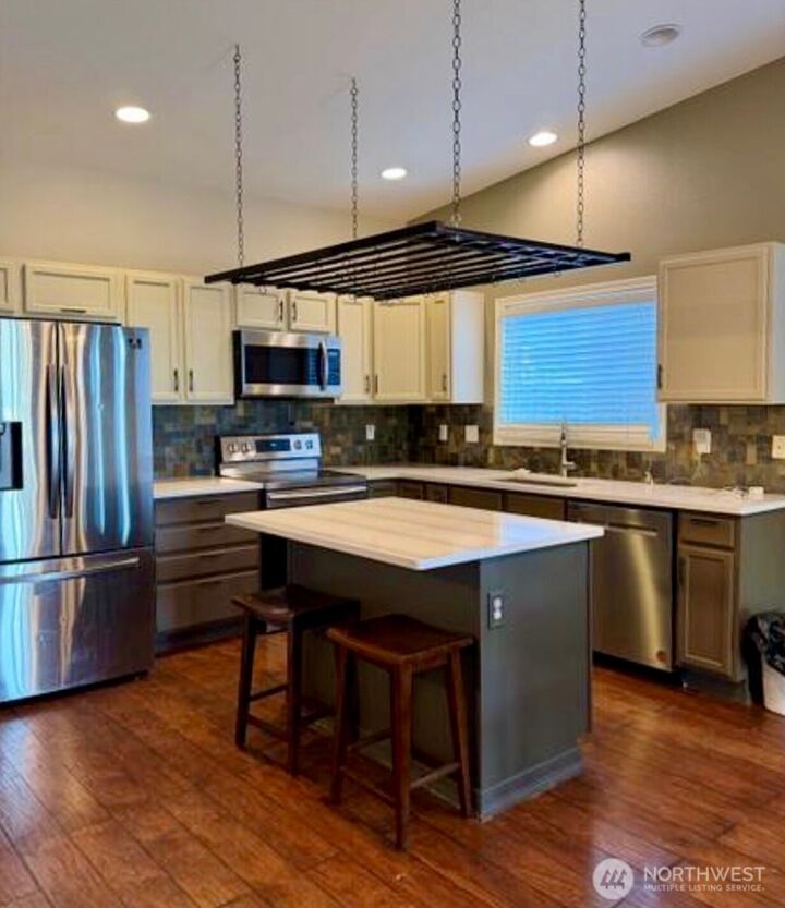 Property Photo:  586  L Street SE  WA 98823 