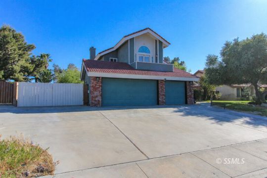 Property Photo:  129 W Mojave Rose Ave  CA 93555 