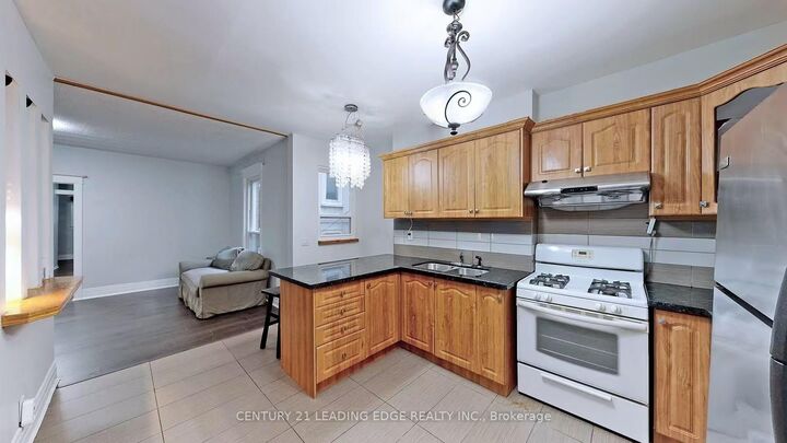 Property Photo:  233 Borden Street Main Level  ON M5S 2N5 