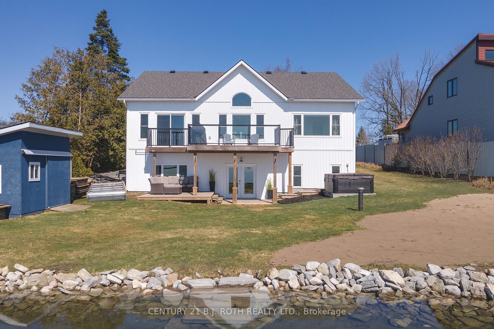 Photo de la propriété: 1931 Woods Bay Road ON L3V 0V7