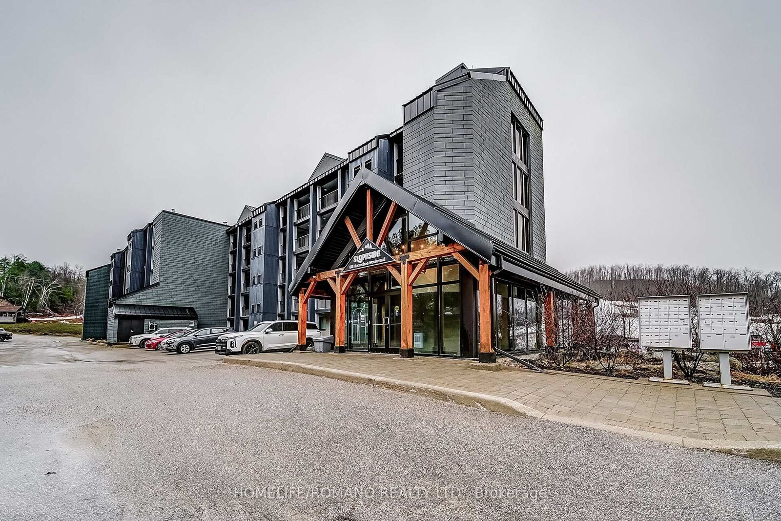 Property Photo: 80 Horseshoe Boulevard 305 ON L4M 4Y8