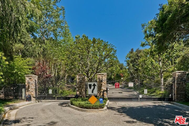Property Photo:  11971 Lockridge Rd  CA 91604 