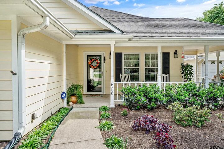 Property Photo:  608 Green Meadown Trail  TX 75765 