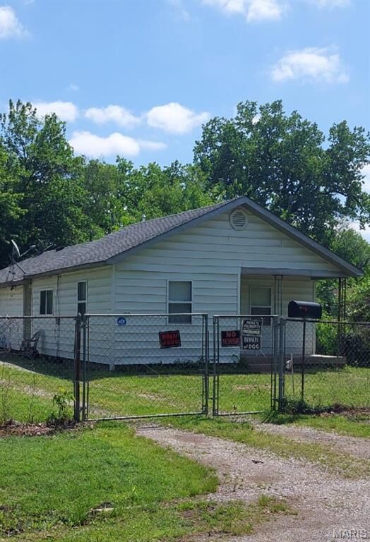 Property Photo: 1918 N 57th Street IL 62204