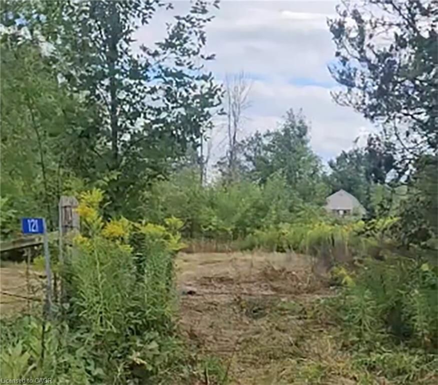 Property Photo: 121 Honey Harbour Road ON L0K 1S0