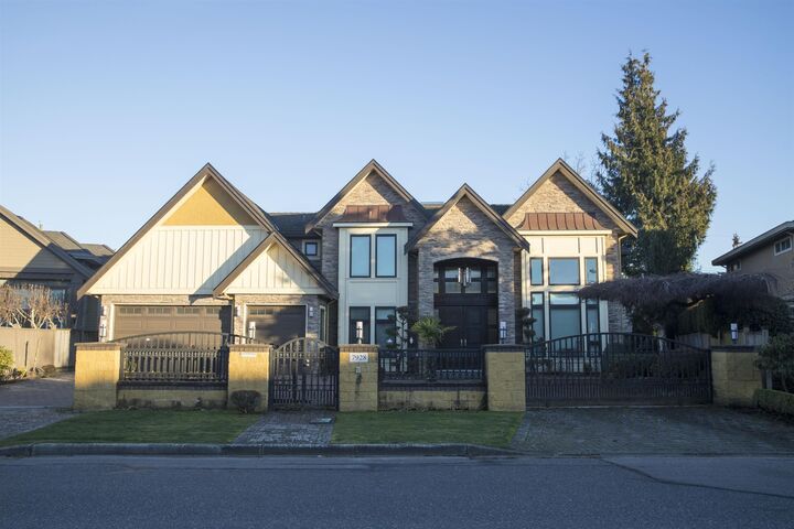 7928 Sunnyholme Crescent — photo 1