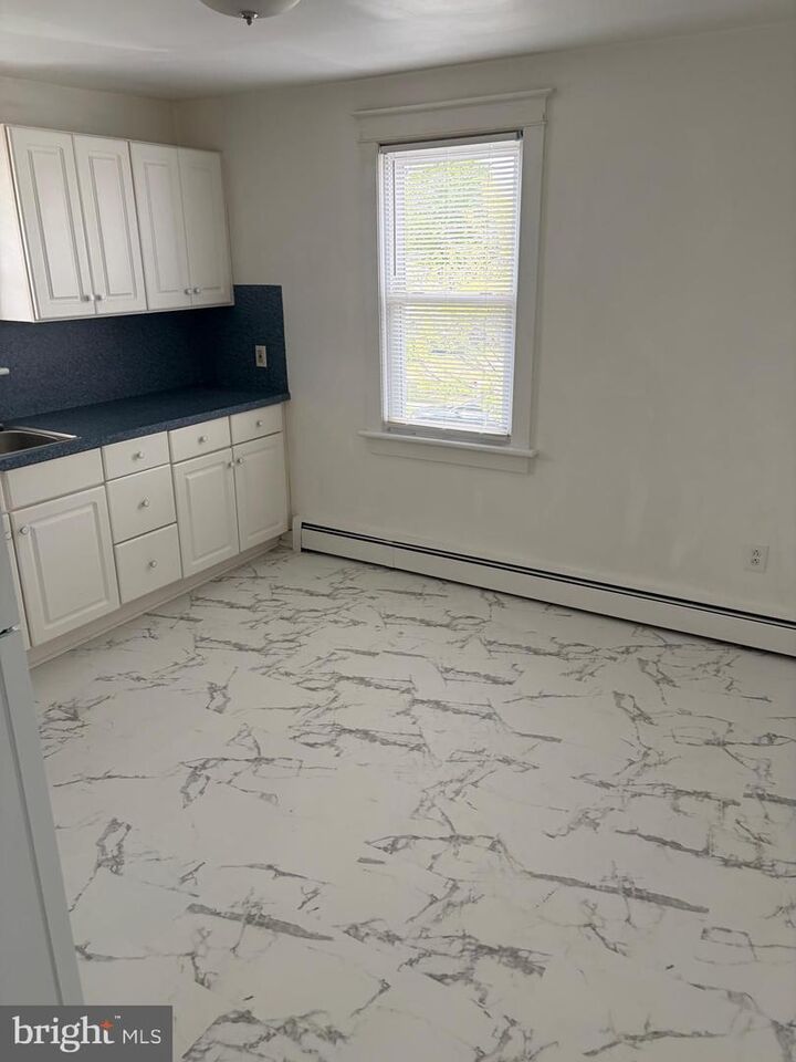 Property Photo:  1001 New Pear Street Apt 2  NJ 08360 