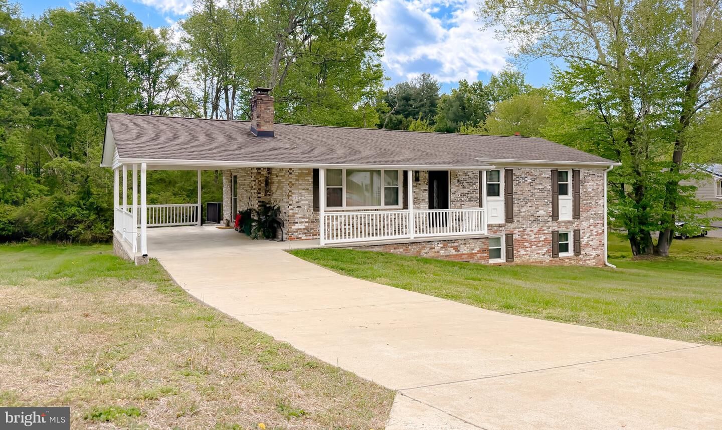Property Photo: 8525 Cardinal Ln MD 20695