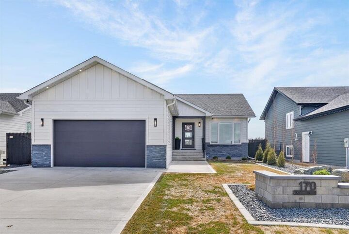 Property Photo:  170 Barkman Avenue  MB R0A 0V0 