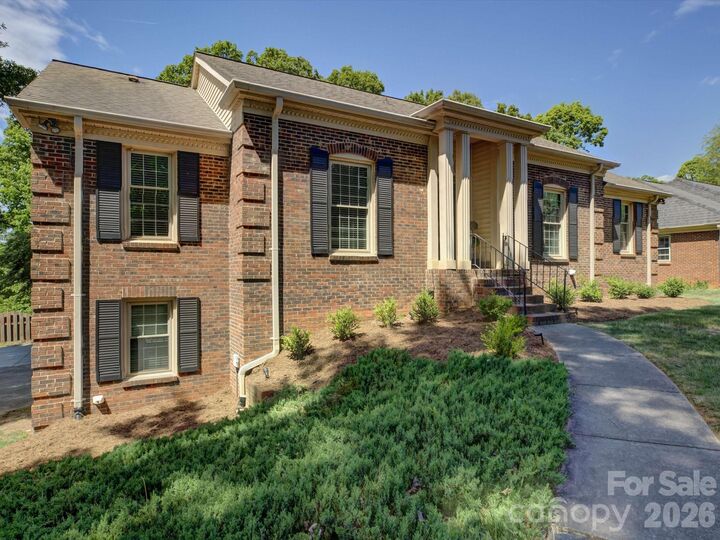Property Photo: 424 Walnut Point Drive NC 28105
