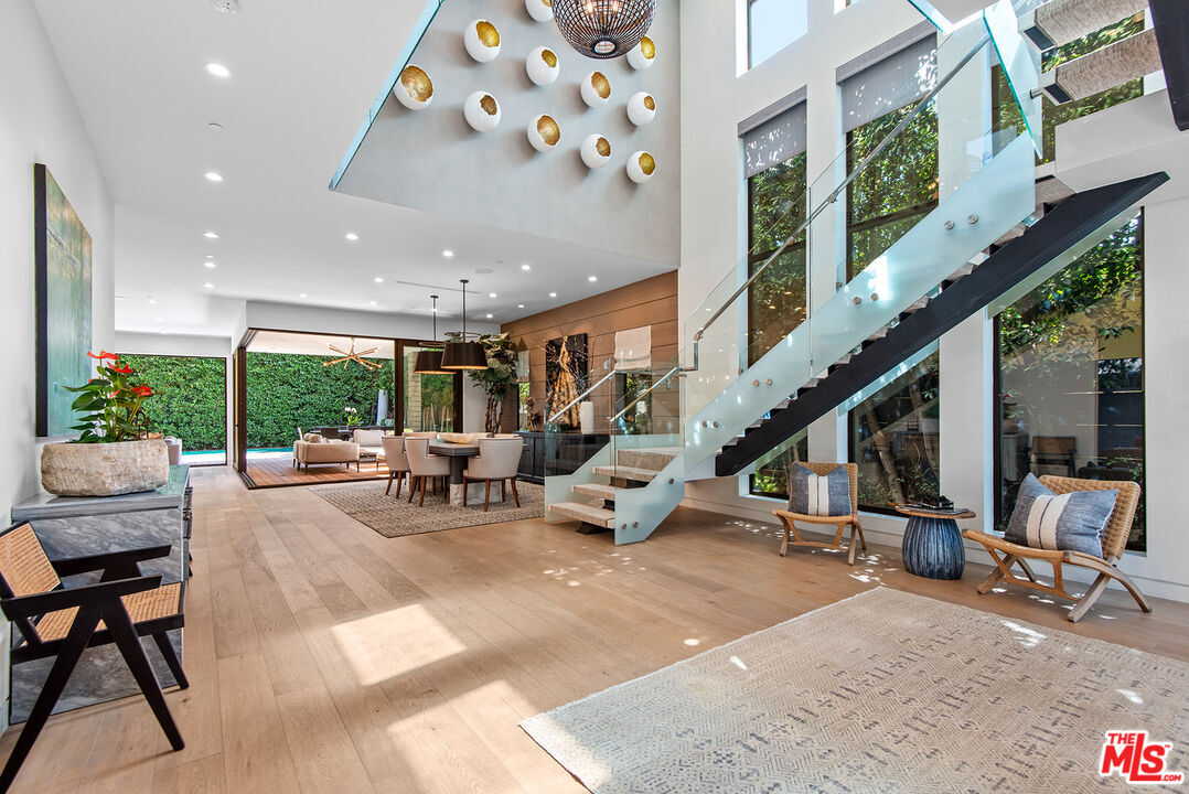 Property Photo:  346 N Laurel Ave  CA 90048 
