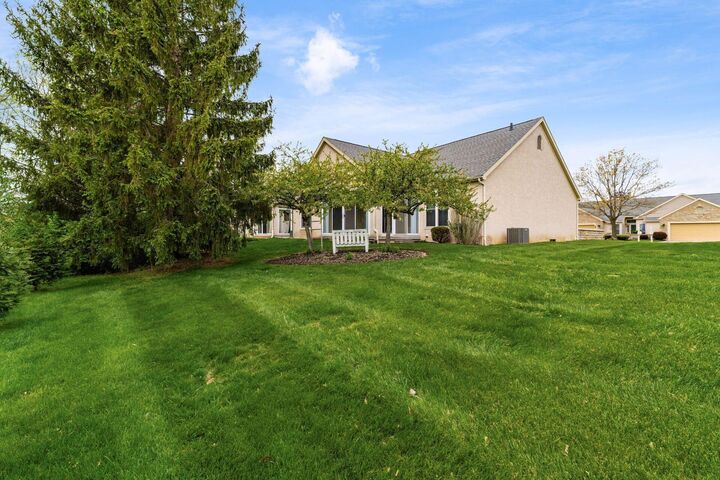 Property Photo:  2513 Vililly E Circle  OH 43123 