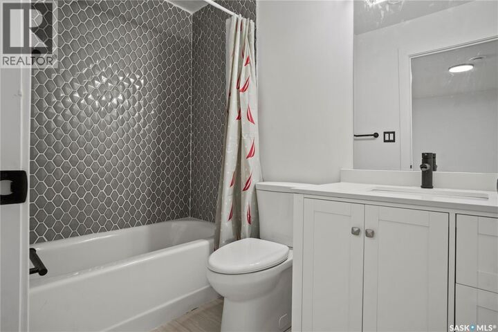 Property Photo:  949 Robinson Street  SK S4T 2M6 